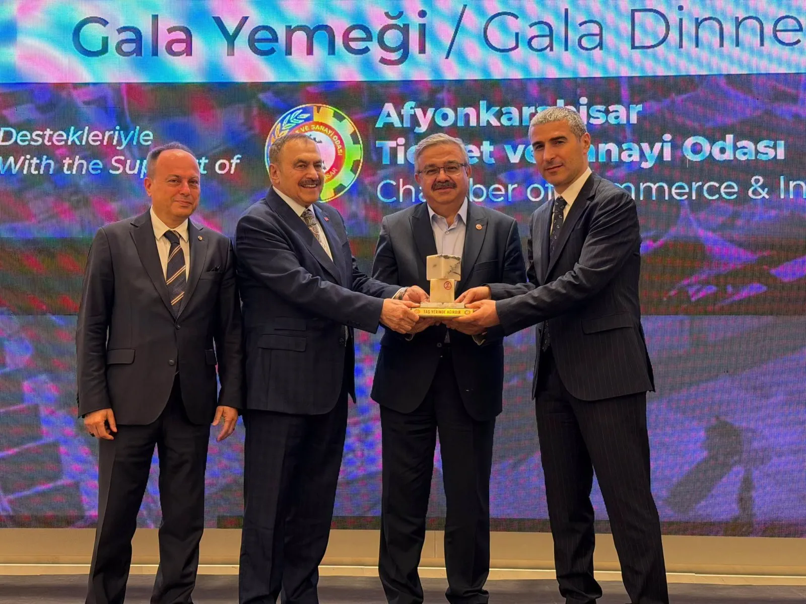 Veysel Eroğlu ve Afyonkarahisar Protokolü Gala Yemeğinde Buluştu