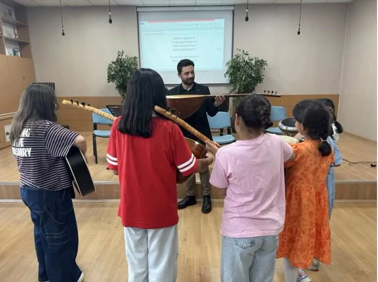 AKÜ’den Devlet Himayesindeki Çocuklara Türk Halk Müziği Eğitimi
