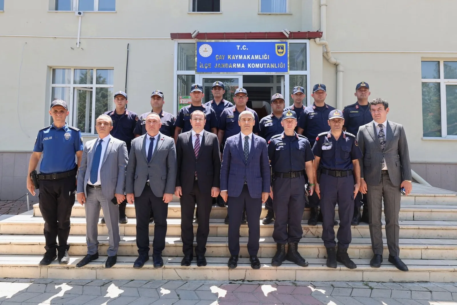 Vali Aktaş, Çay’da Ziyaretlerde Bulundu