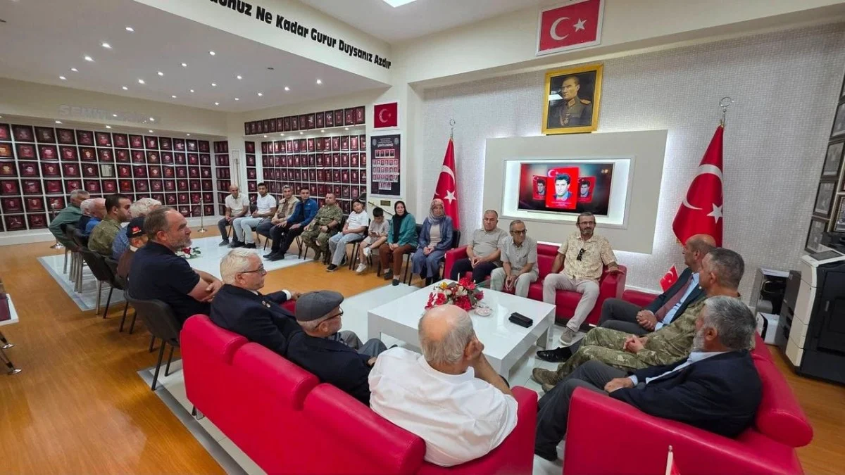 Afyon’da Emekliye Ayrılan Tuğgeneral Tecimer’den Gaziler Derneğine Veda Ziyareti
