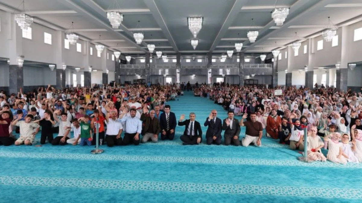 Afyonkarahisar’da 35 Bin Öğrenci İçin Anlamlı Buluşma! Yaz Kur’an Kursları Tamamlandı