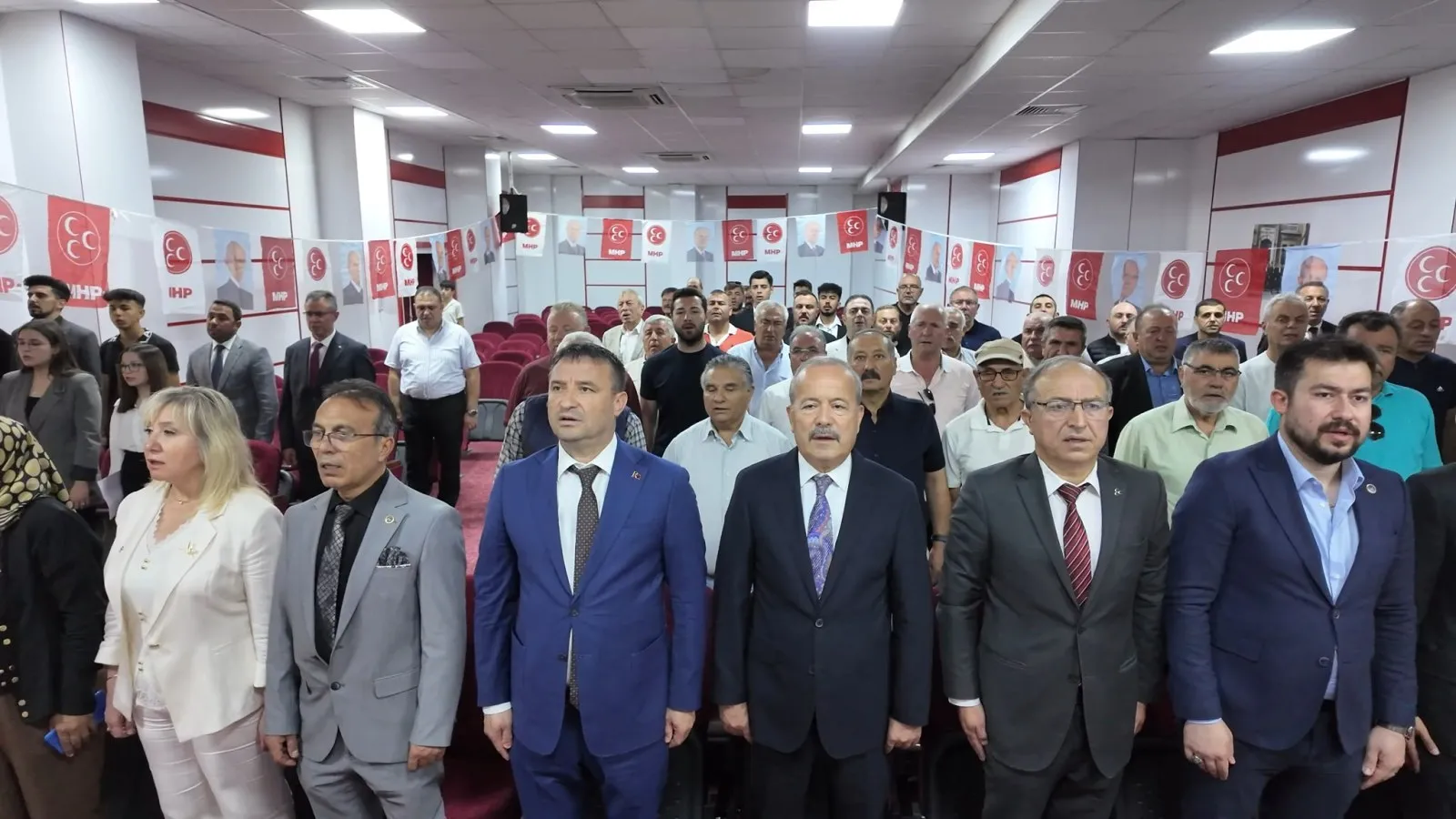 “Biz Birlikteyiz, Biz Kardeşiz, Biz Milliyetçi Hareketiz”