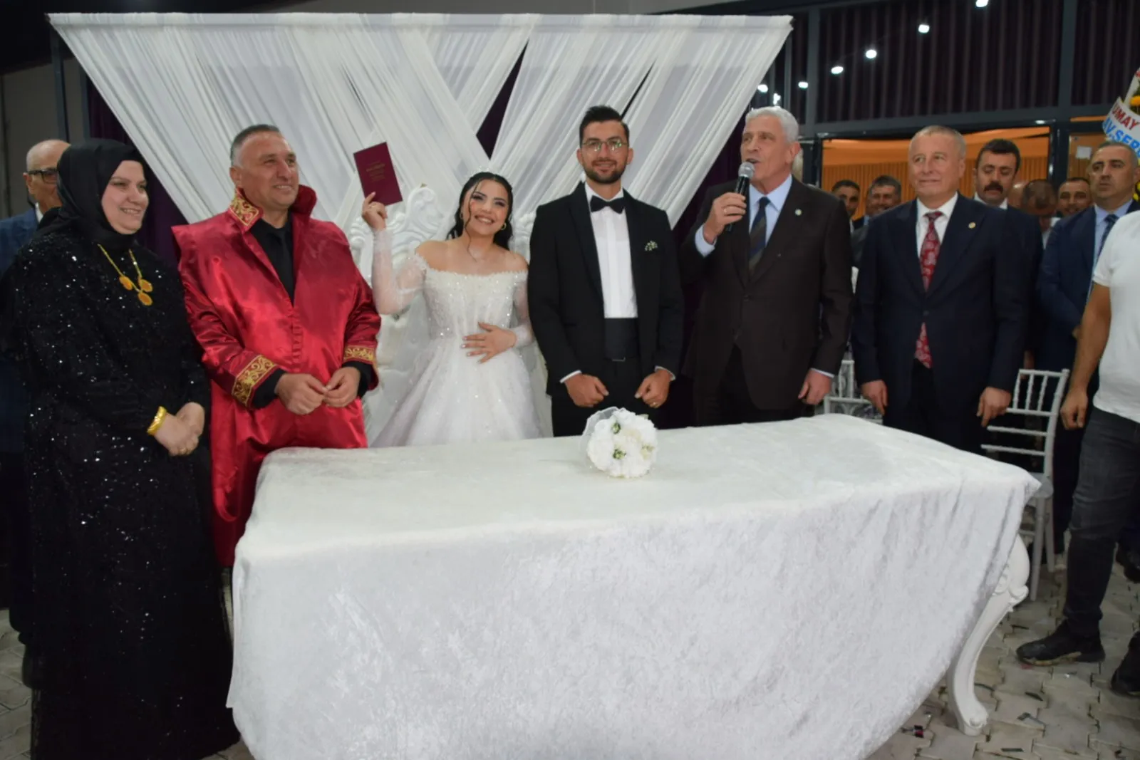 DERVİŞOĞLU VE OLGUN, GENÇ ÇİFTİN NİKÂH ŞAHİDİ OLDU