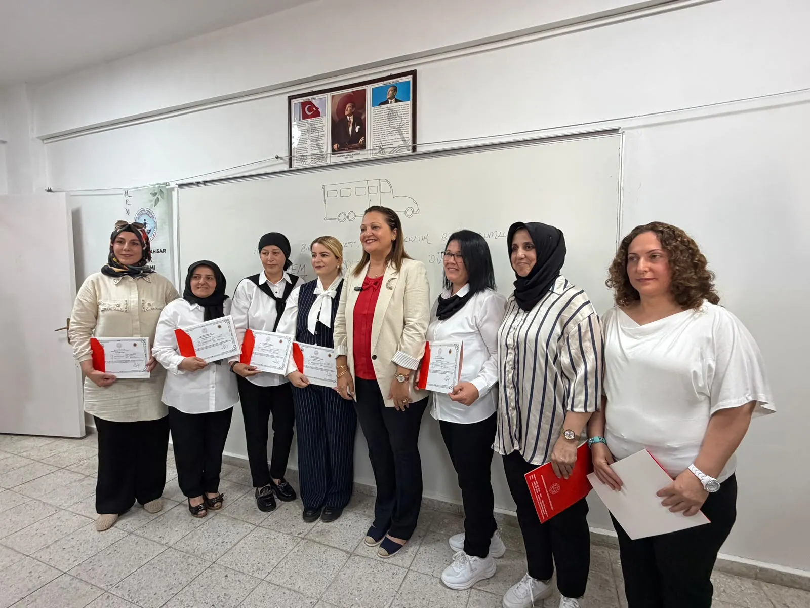 Kursu Tamamlayan Sürücülere Sertifikaları Verildi