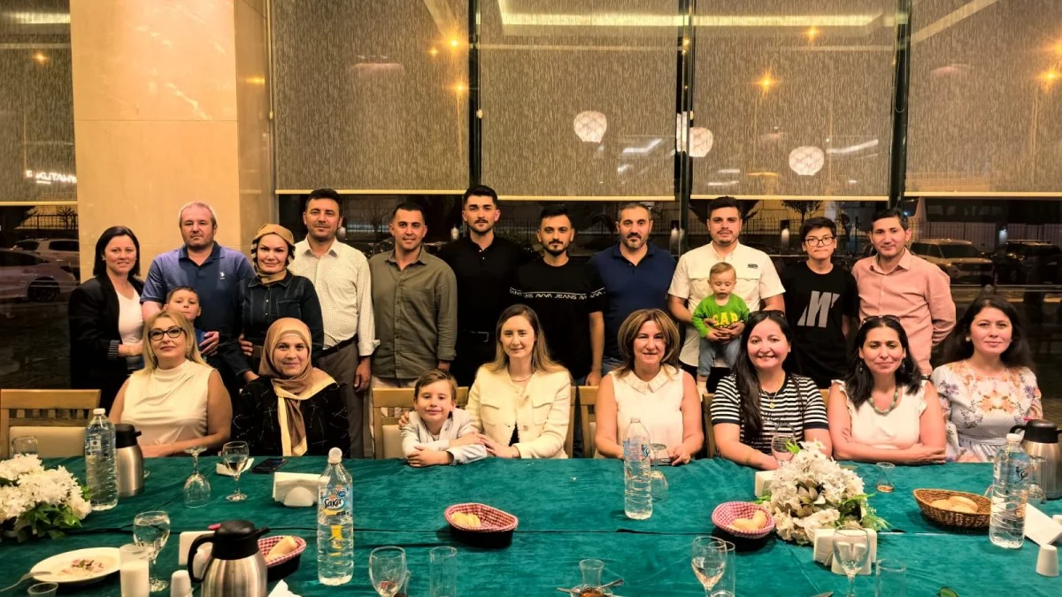 Afyon’da Antalya Esintisi: Memleket Hasreti Köfte, Piyaz ve Kabak Tatlısıyla Son Buldu!